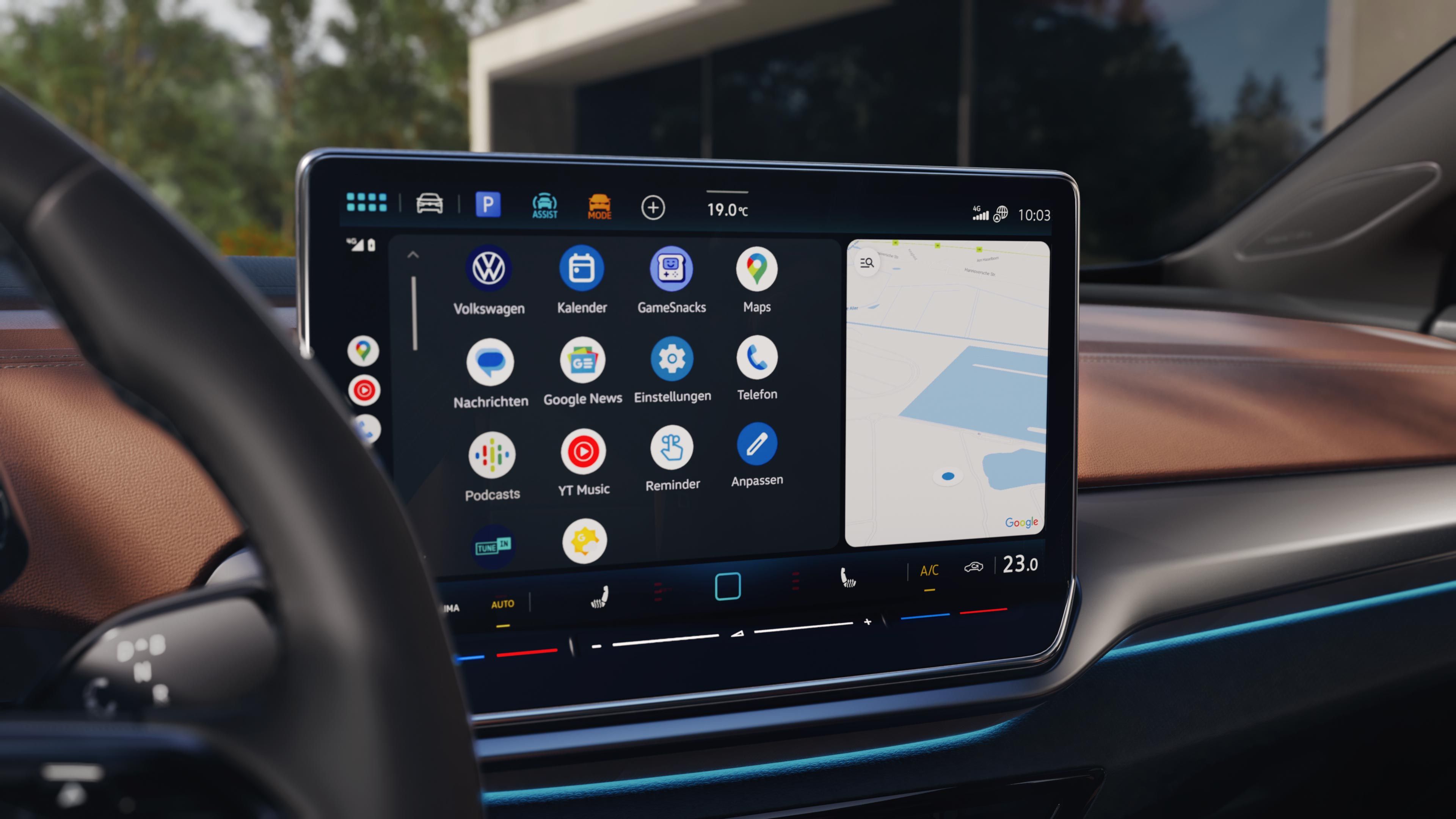 Detailný pohľad na infotainment systém VW ID.4 s dispeljom App-Connect.