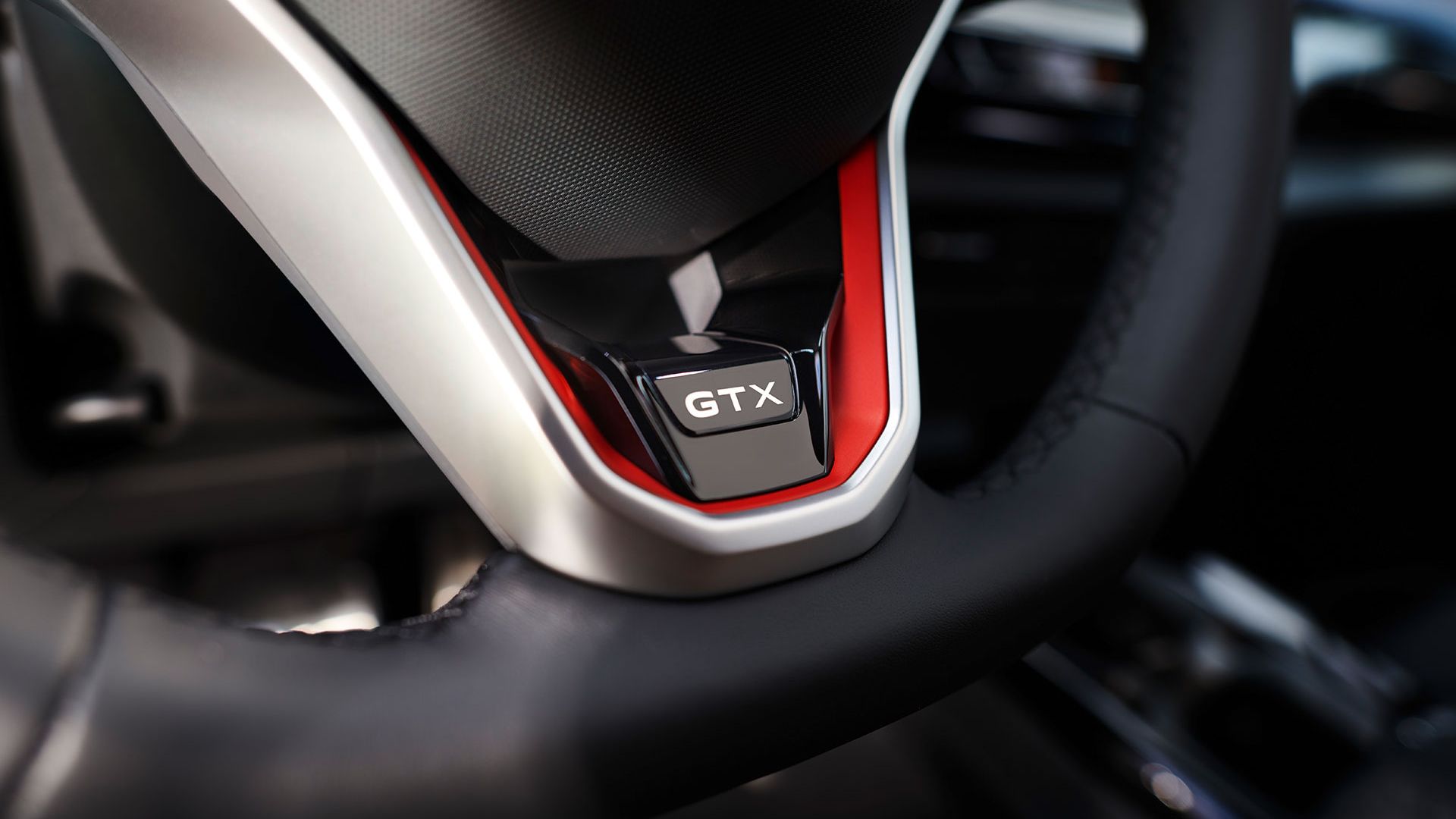 GTX-Logo am Lenkrad eines roten VW ID.5 GTX.