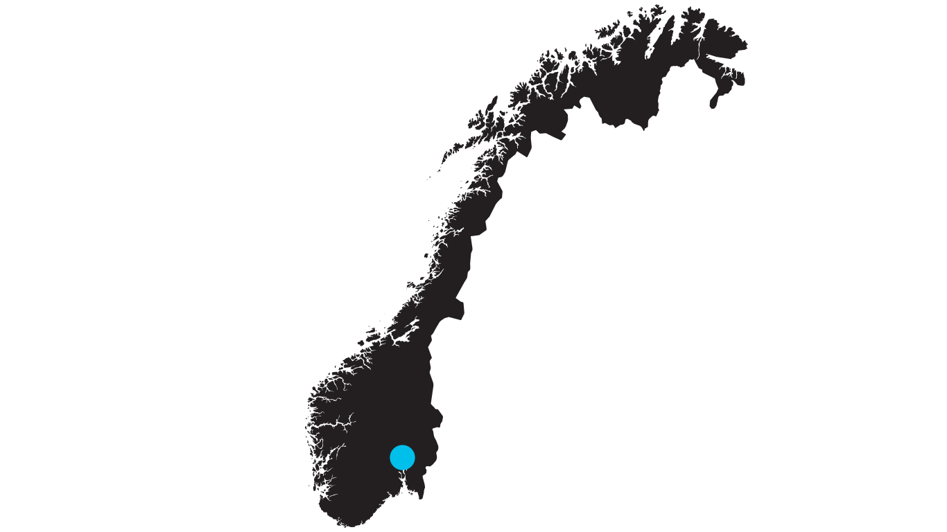 Umriss der Karte von Norwegen mit Markierung auf dem Standort von Oslo