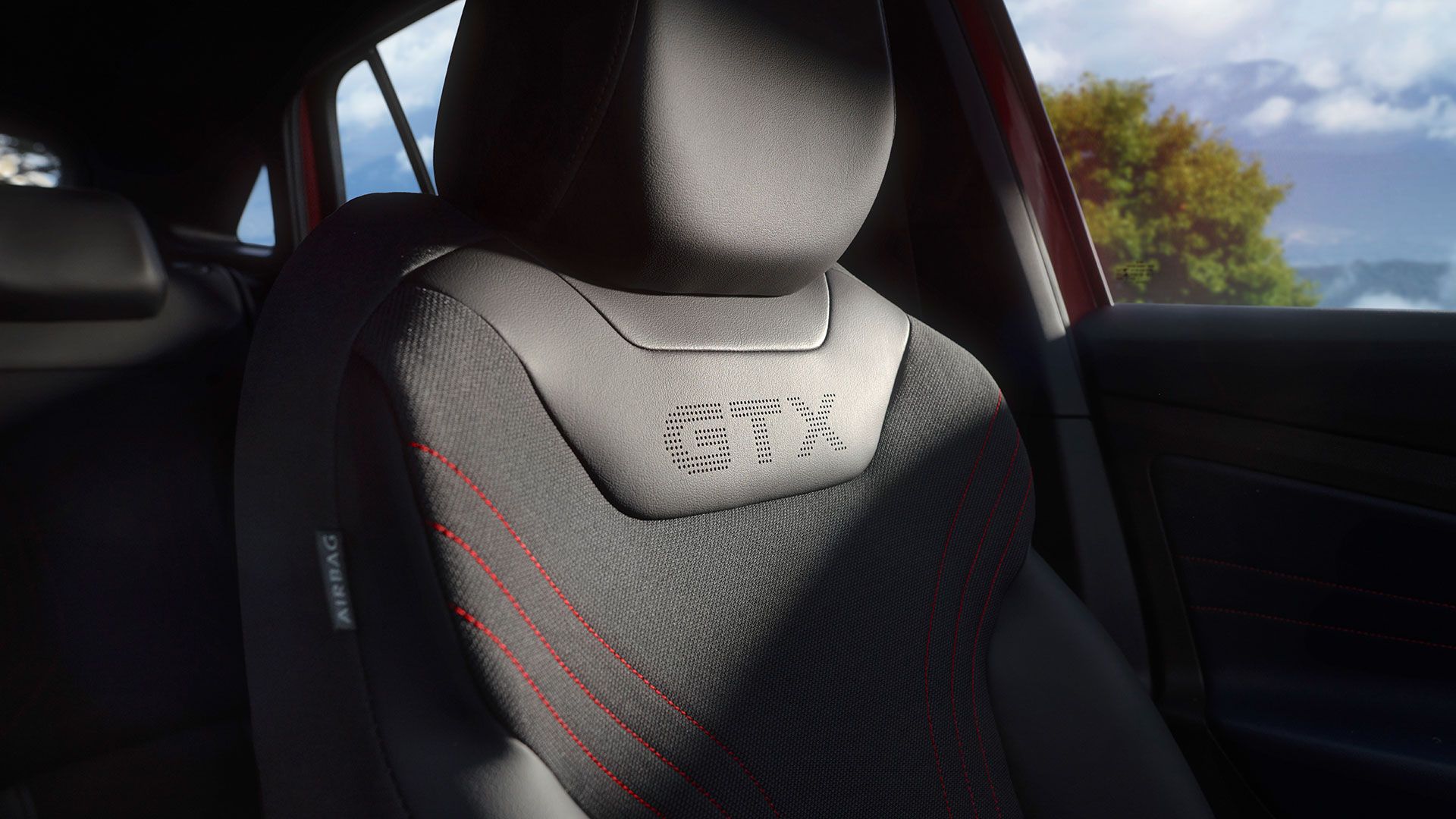 GTX-Logo auf dem Fahrersitz eines roten VW ID.5 GTX. 